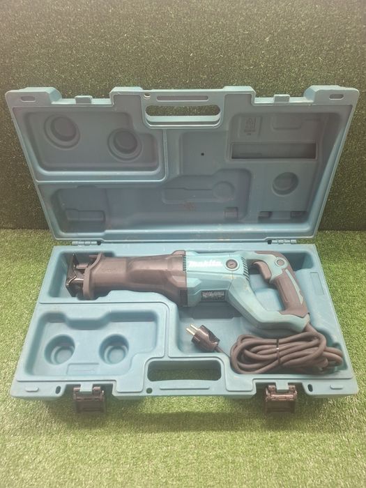 Саблен трион на Makita JR3051T