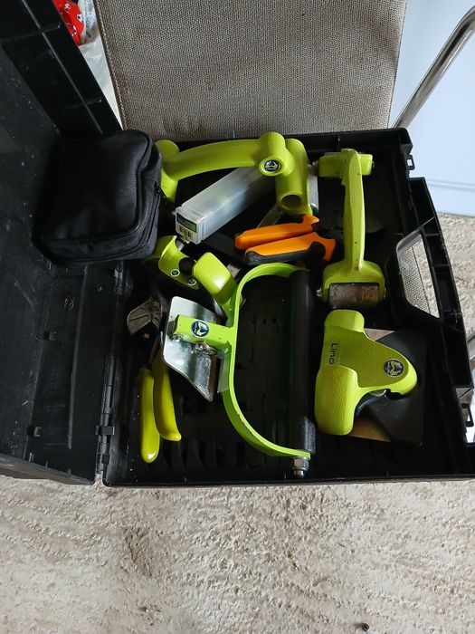 Vindem unelte pentru lipirea  tapet Ninoleu și multe altele