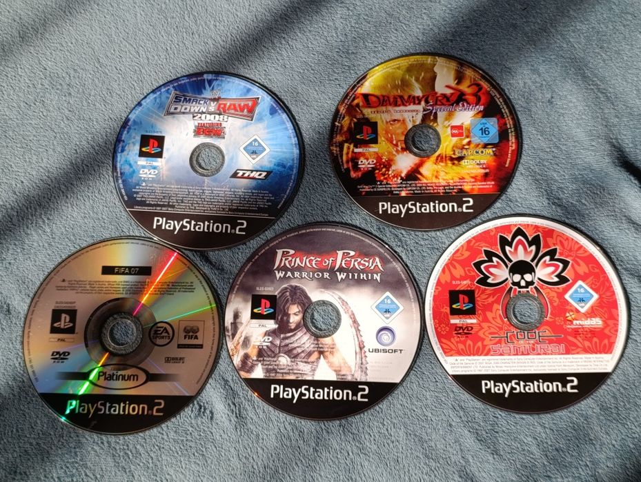 Vând sau schimb CD  cu Jocuri