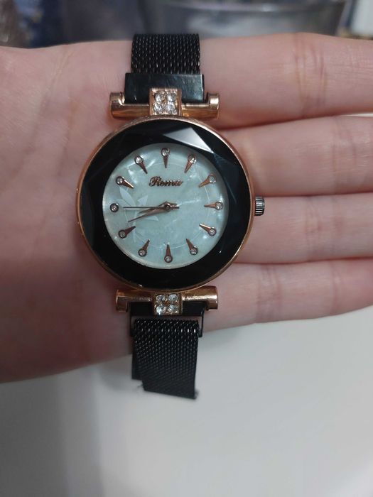 Модерен комплект: Два часовника за всеки повод!