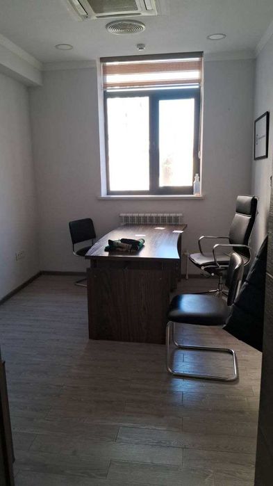 Сдается офис 150м2 3 кабинета и санузел в центре