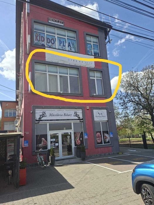 Inchiriez  Dumbravita 10 € metru patrat si inca cateva spatii ,vezi in descriere cu parcare in spate