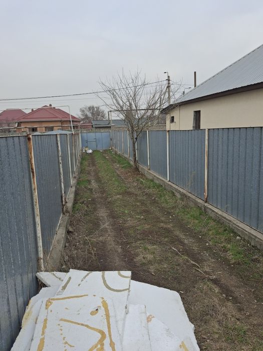 Дом продается, местоположение отличное.