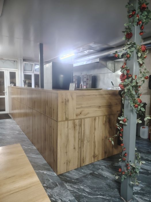 Продам барную стойку,вытежка, гриль аппарат, бургер аппарат, газ плиту