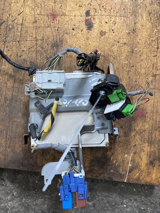 Honda civic 1.4i 2004година Компютър модул волан и ключ