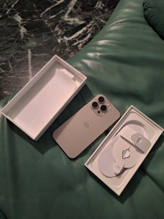 КАТО НОВ! Iphone 16 pro,natural titanium,купуван нов