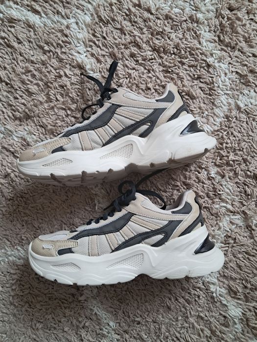 BERSHKA маратонки номер 37