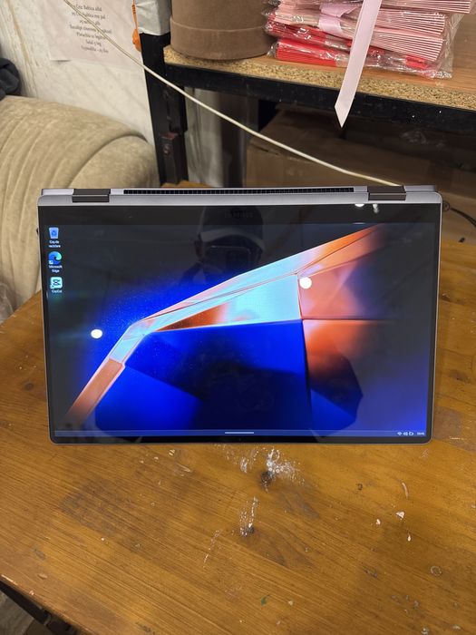 Laptop Samsung book 4 360 i5 8GB ram 256GB windows 11 home