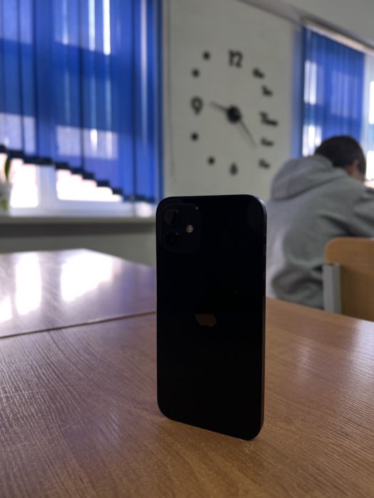 В продаже айфон 12