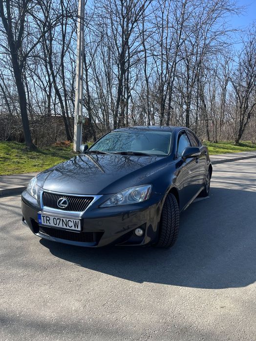 Vând Lexus IS200 D