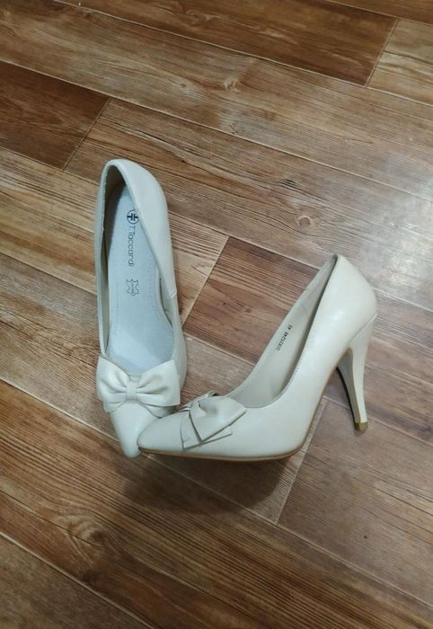 Продам обувь новая.