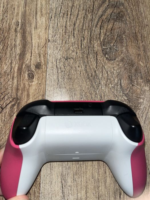 Беспроводной Microsoft Xbox Wireless Controller в цвете Deep Pink