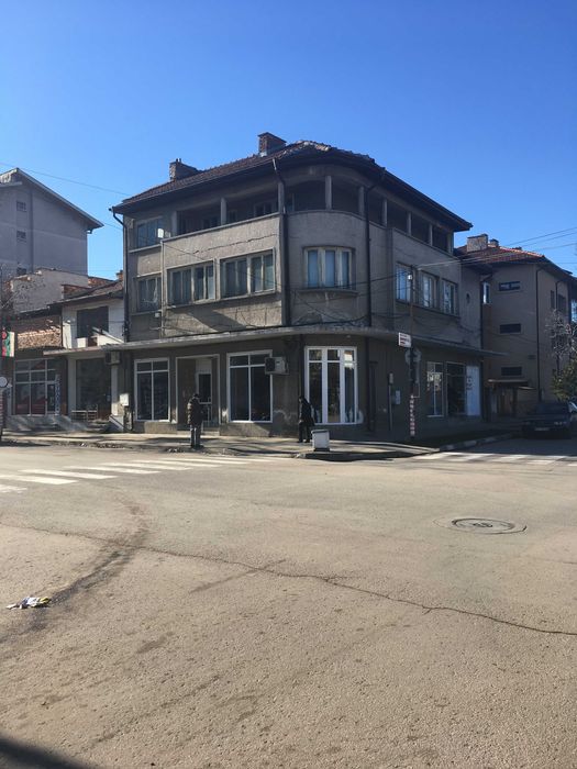 Продава се Къща в Левски - 390 кв.м за 539 €/кв.м - Снимка #1