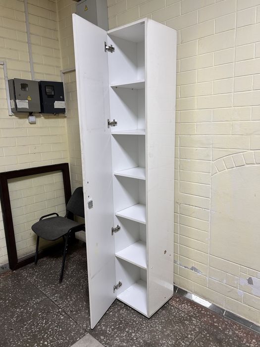 Шкаф-пенал с полками