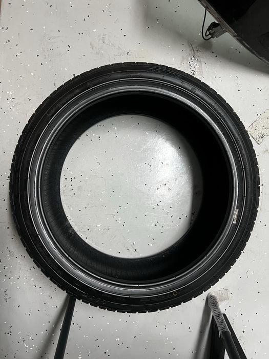 Продам пару шин 225/40 R18