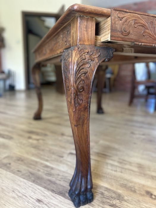 Разтягаща се винтидж дъвена маса на ~100 г. с дърворезба