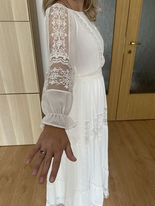 Rochie de mireasa cu broderie traditionala