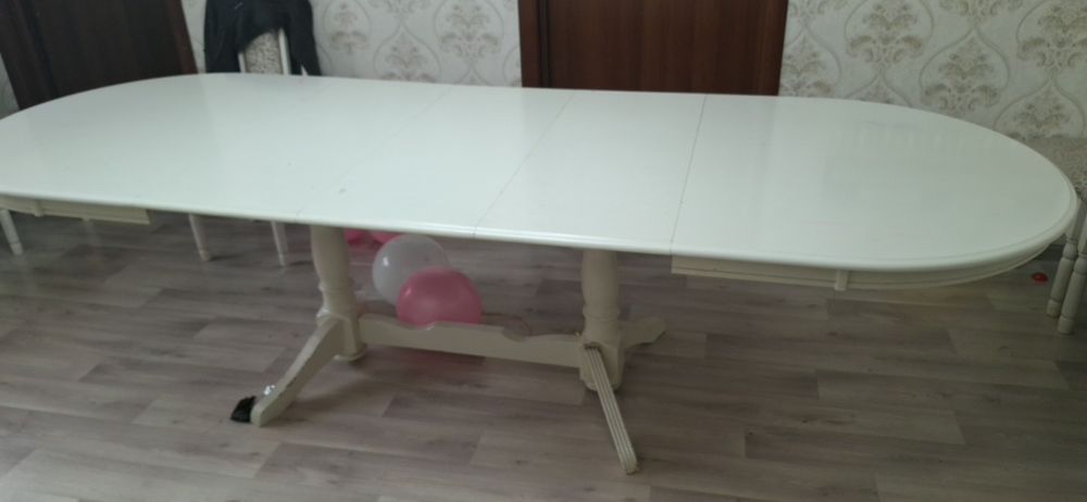 Продаю срочно стол со стульми