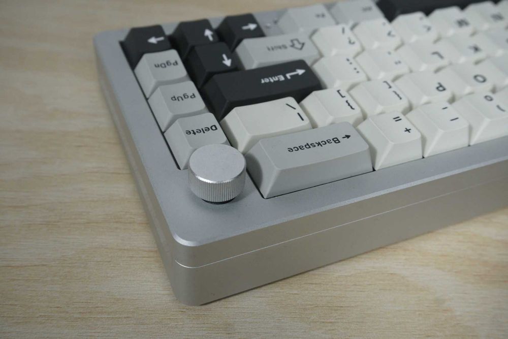 65% Безжична механична клавиатура Yunzii AL66 Изцяло метална Knob RGB