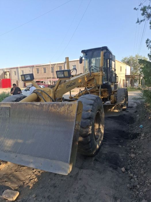 Грейдер Qinggong PY220C (2013-yil)