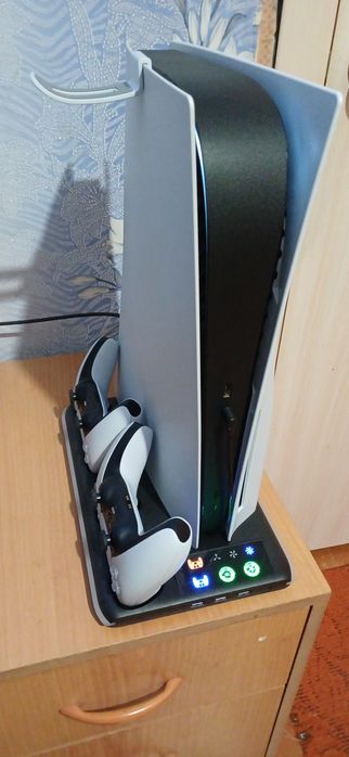 Продам или обмен приставку PS 5.