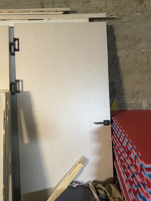 Пластик және ағаш есік. Терезе пластик