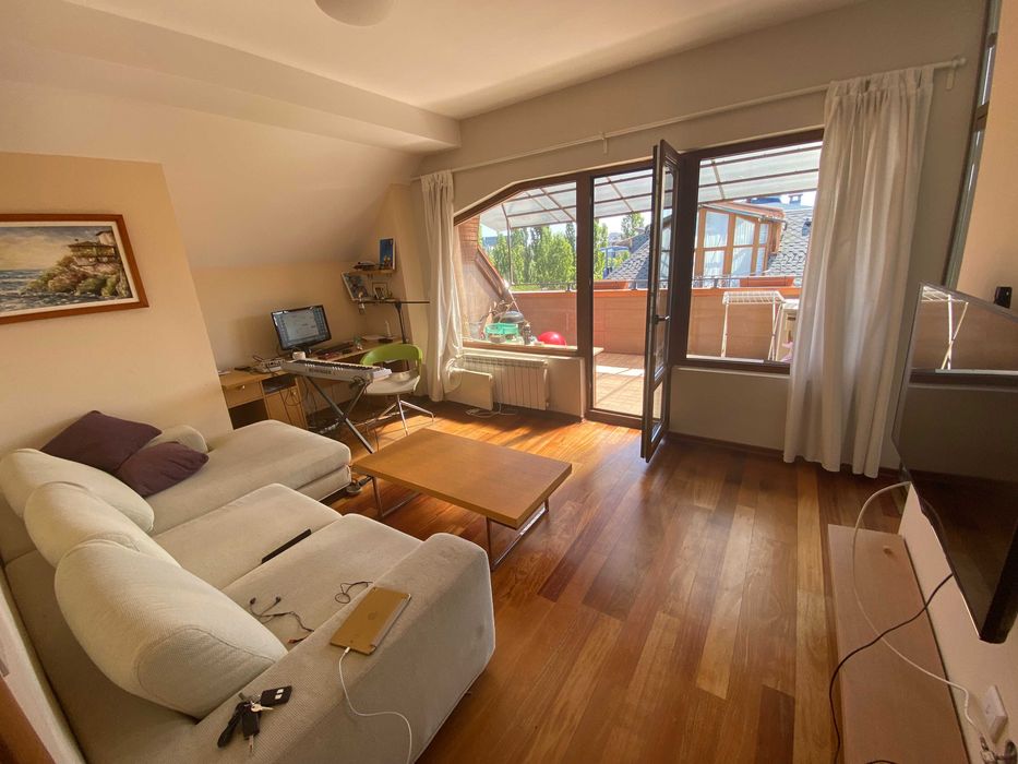 Апартамент 4стаен-Ам. колеж