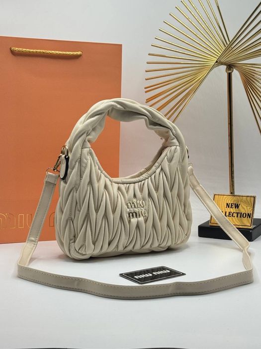 Geanta Miu Miu noua !!! Dimensiuni 26/13 !!!