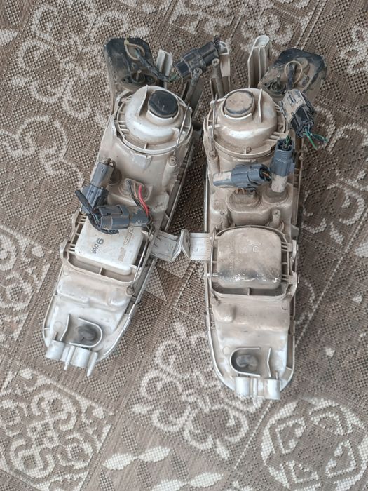 Продам фары Мазда Кседос