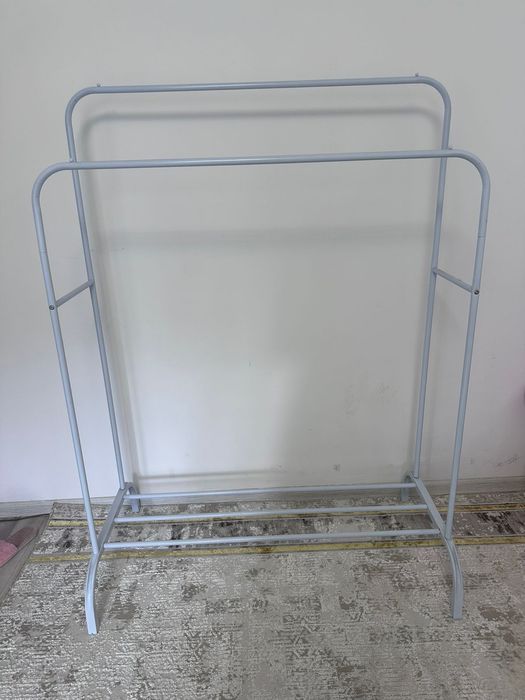 Стойка для одежды