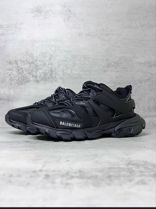 Balenciaga track 44