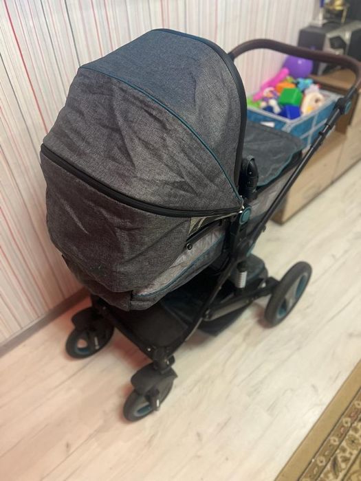 Коляска для малышей