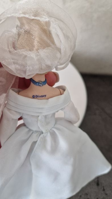 Papusa Disney din portelan