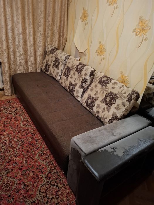 Отдам даром диван