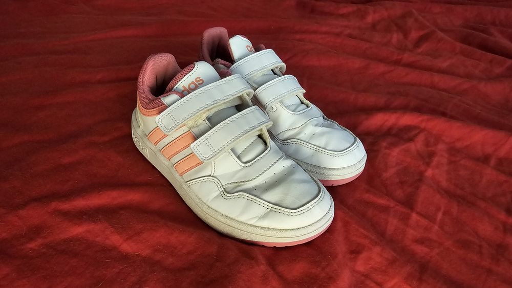 Продавам детски обувки втора употреба – Skechers и Adidas