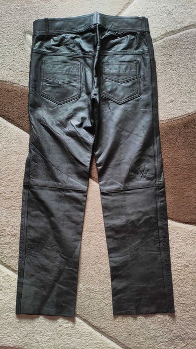 Vand pantaloni barbati, din piele naturala, marimea 50