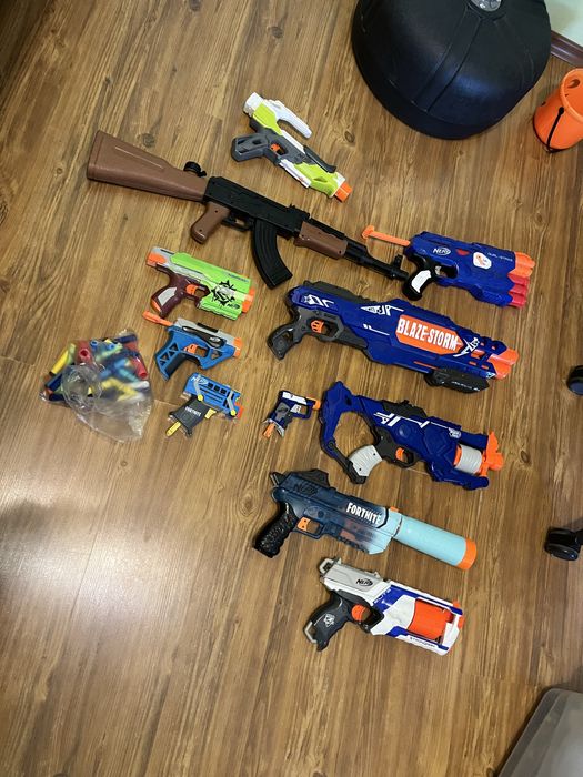 Пистолети ( нърф с меки патрони)