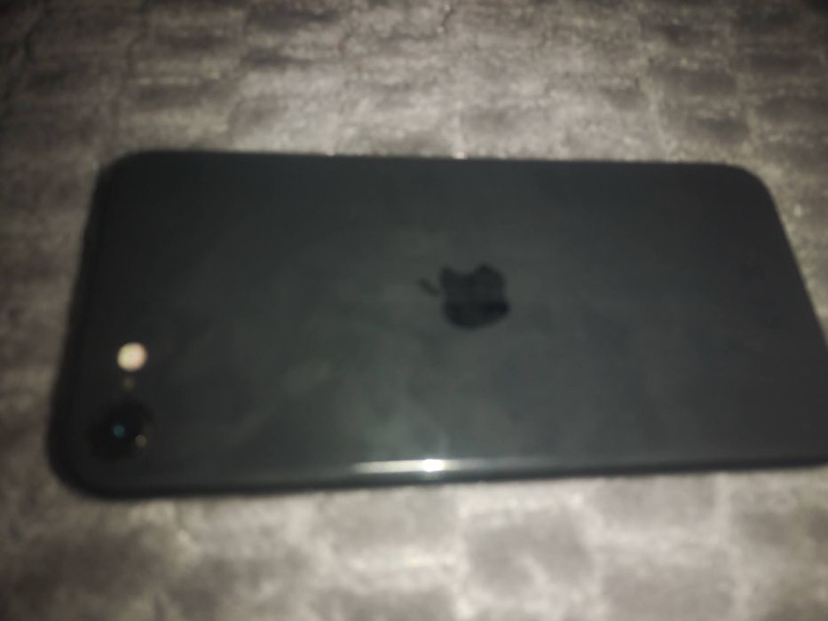 Vând IPHONE SE 2020