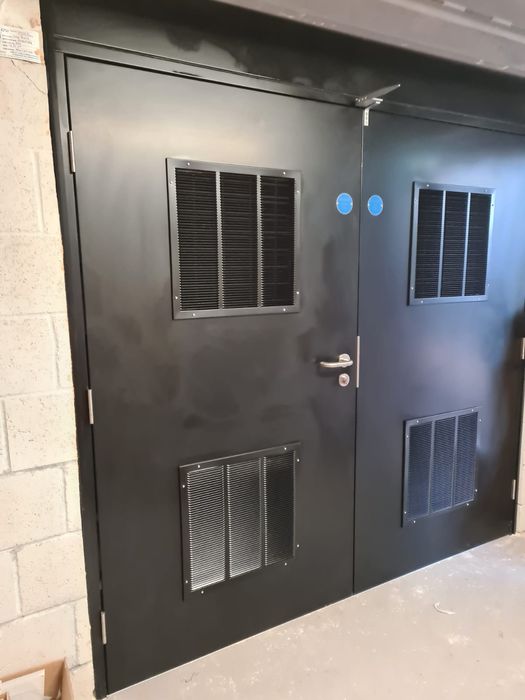 Poartă garaj 2.2 x 2.0 metri