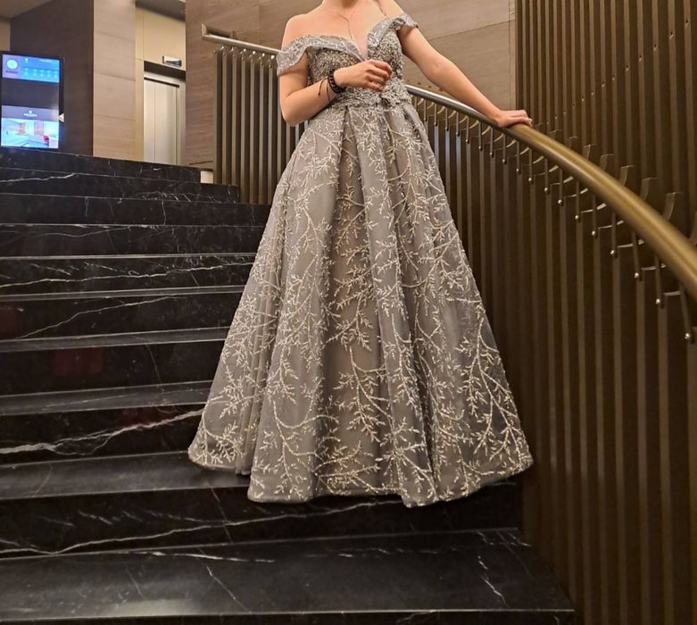 Сива бална рокля