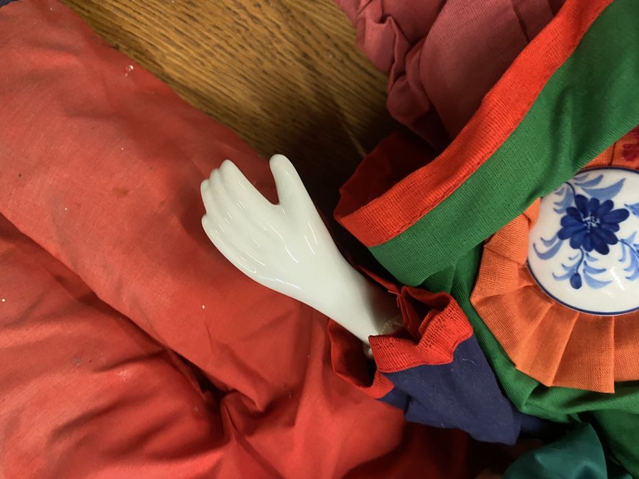 Китайски порцеланови кукли с копринени дрехи