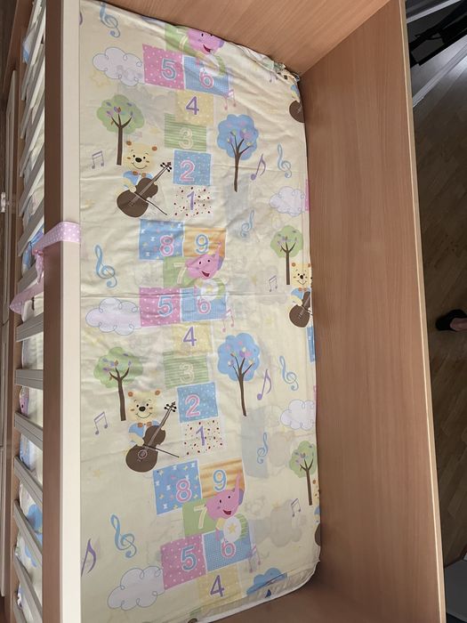 Детско легло люлка– дървено, в отлично състояние