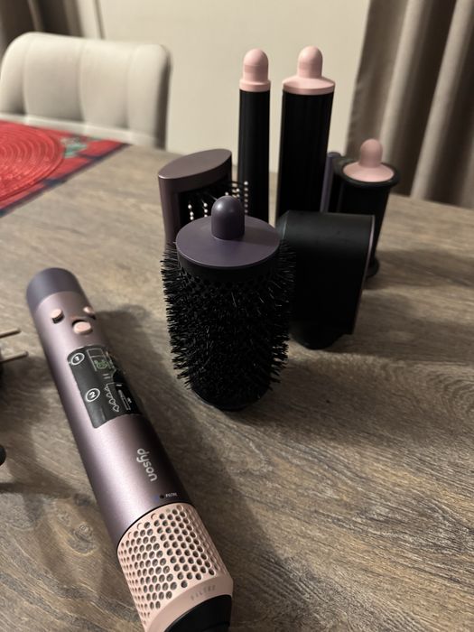 Продам фен стайлер Dyson