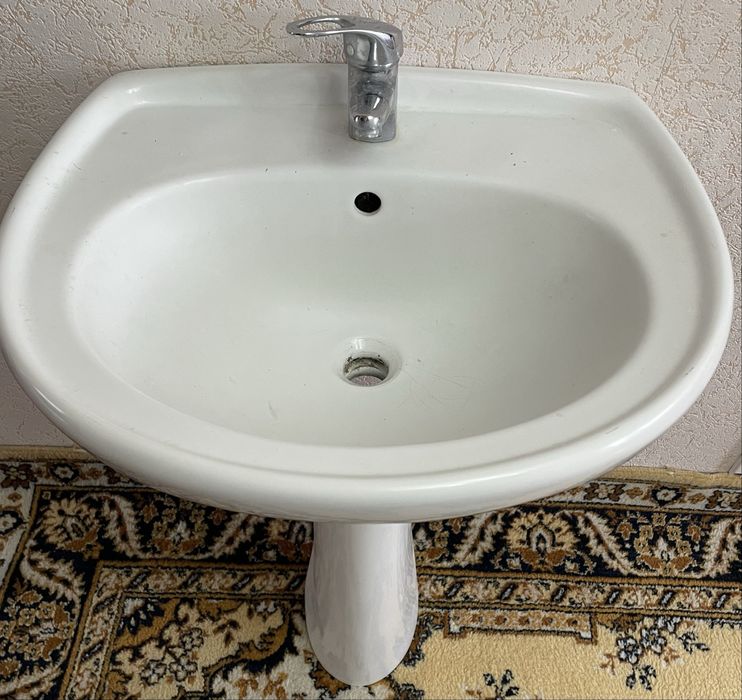 Раковина со смесителем