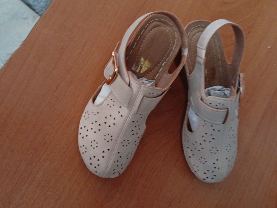 Одежда и обувь продаю