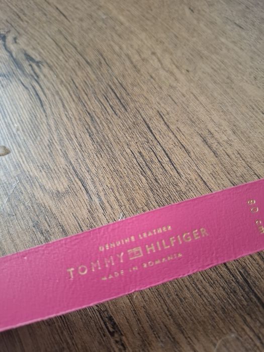 Tommy Hilfiger дамски колан .
