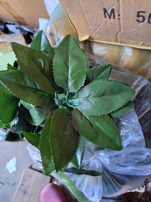 Flori artificiale, capete si frunze de vanzare