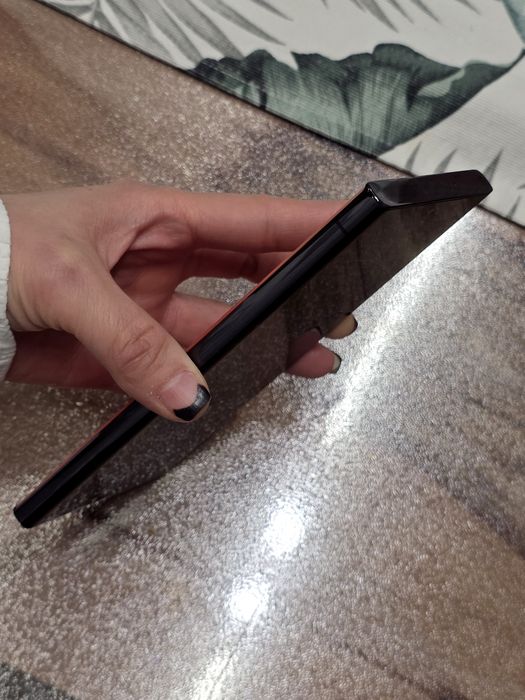 Продаю Galaxy S23 Ultra. 1 Терабайт. Состояние отличное. Цвет эксклюз