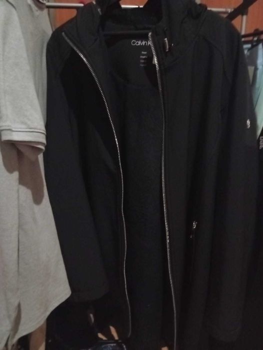Geaca Calvin Klein impermiabilă cu glugă,dos plușat