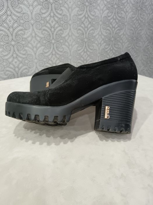 Женская обувь размер 38